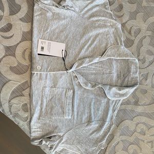 NWT Knix short sleeve Capri pj set size large in grey